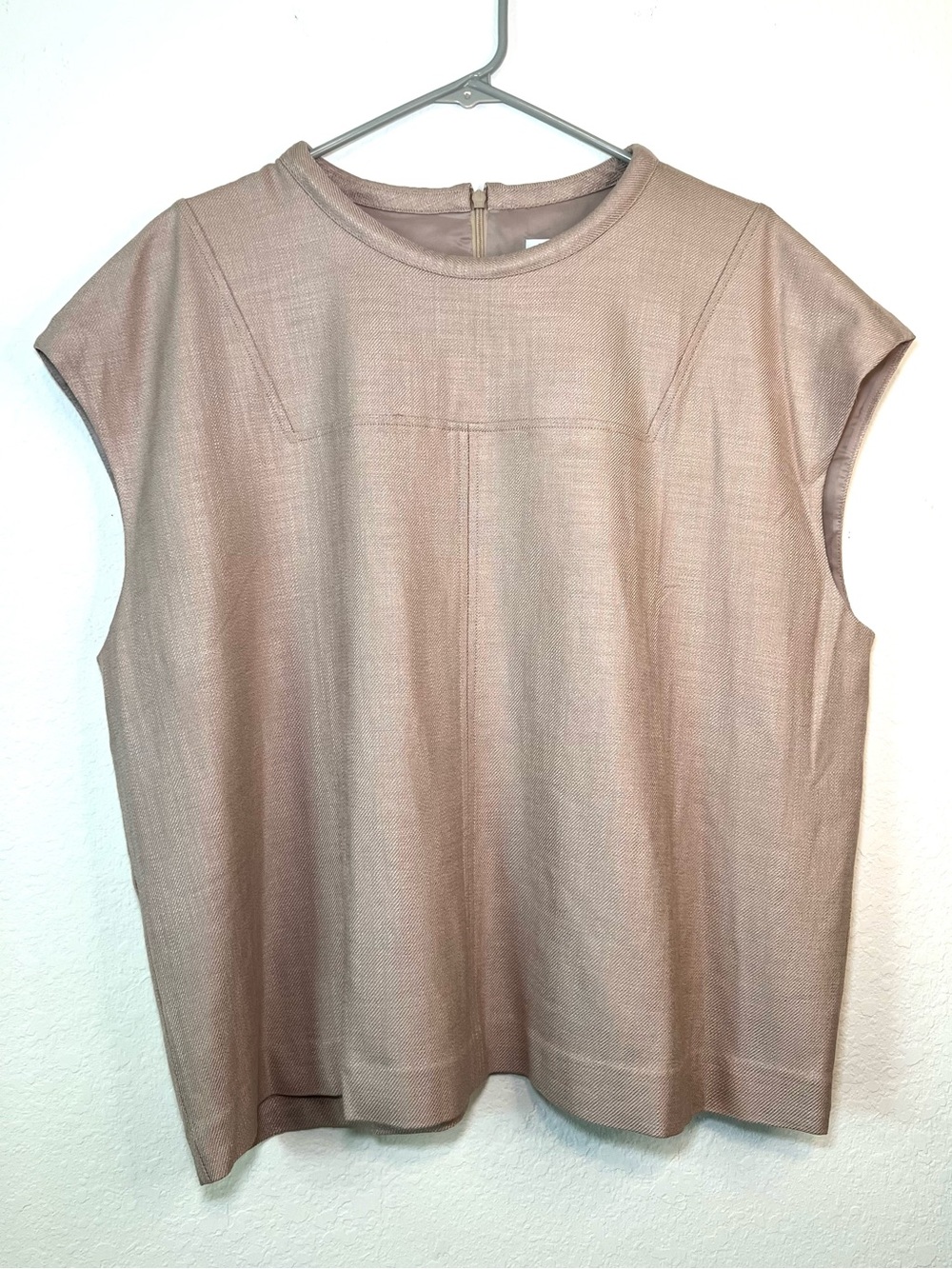 Trina Turk Women’s Beige Solid Short Sleeve Lined Blouse. Size XL
